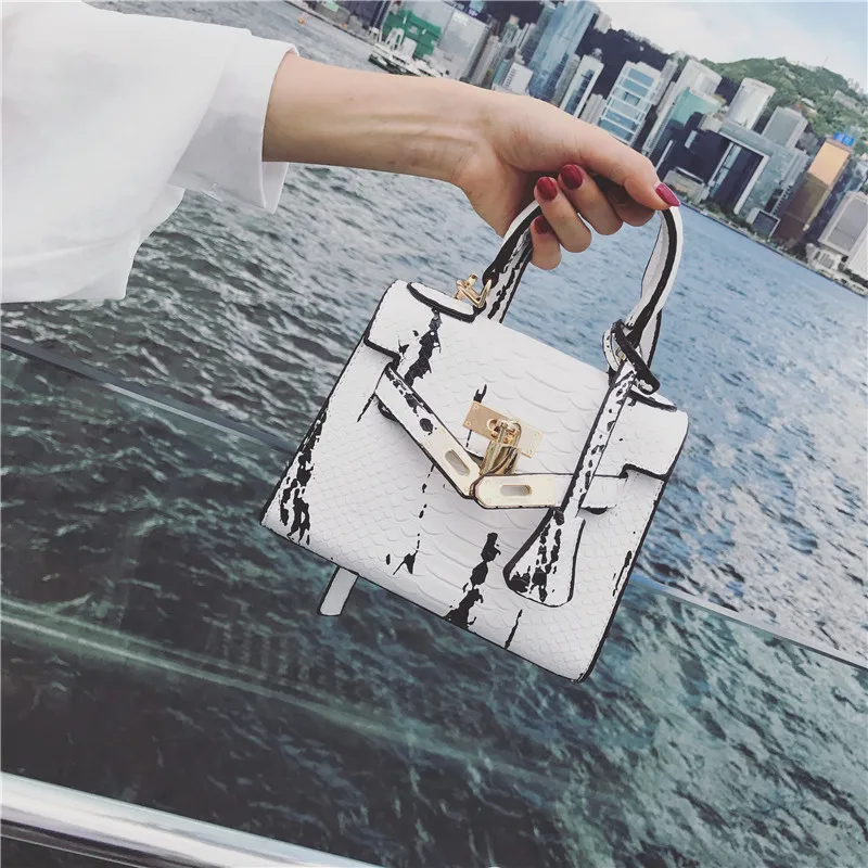 

2018 New Python Pattern Platinum Shoulder Bags Magazine Contrast Color Matching Portable Locking Bags women handbag
