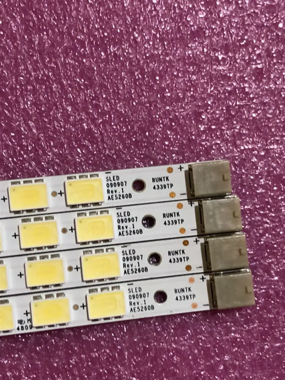 4 шт./лот для Sony KDL-52EX700 LCD подсветка LK520D3LB1S RUNTK4339TP 100% Новинка | Электроника