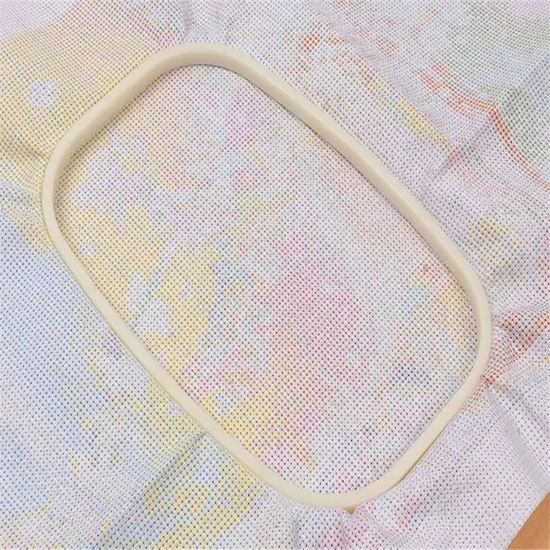

1PC Plastic Embroidery Frame Adjustable Cross Stitch Hoop Embroidery Hoop Ring Professional DIY Sewing Tools About 9*13cm