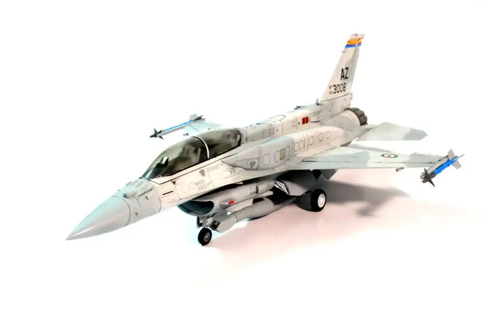 Kinetic 1/48 F-16F блок 60 модель самолета комплект