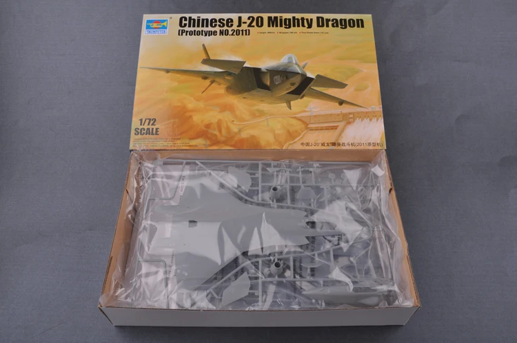 Труба 01665 1: 72 Китай J-2" Weilong" малозаметный истребитель 2011 модель сборки
