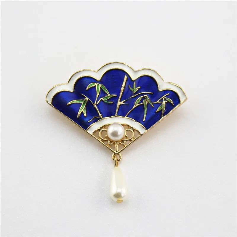 

2019 Retro elegance temperament drip oil fan brooch backpack cardigan collar needle female Qingdao jewelry wholesale