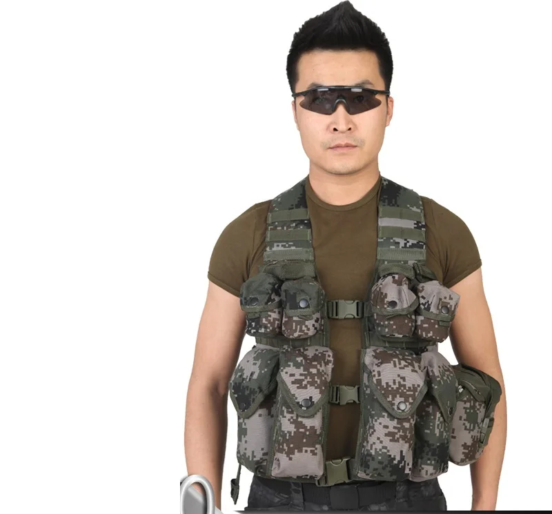 Carrying a tactical vest 10 sets of special forces equipped with general camouflage vest for