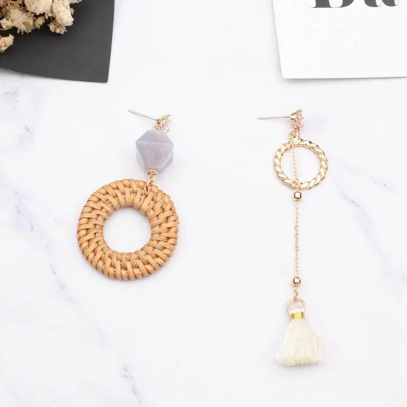 

MENGJIQIAO 2018 New Vintage Handmade Weave Straw Circle Asymmetry Tassel Earrings For Women Geometric Acrylic Beads Drop Brincos