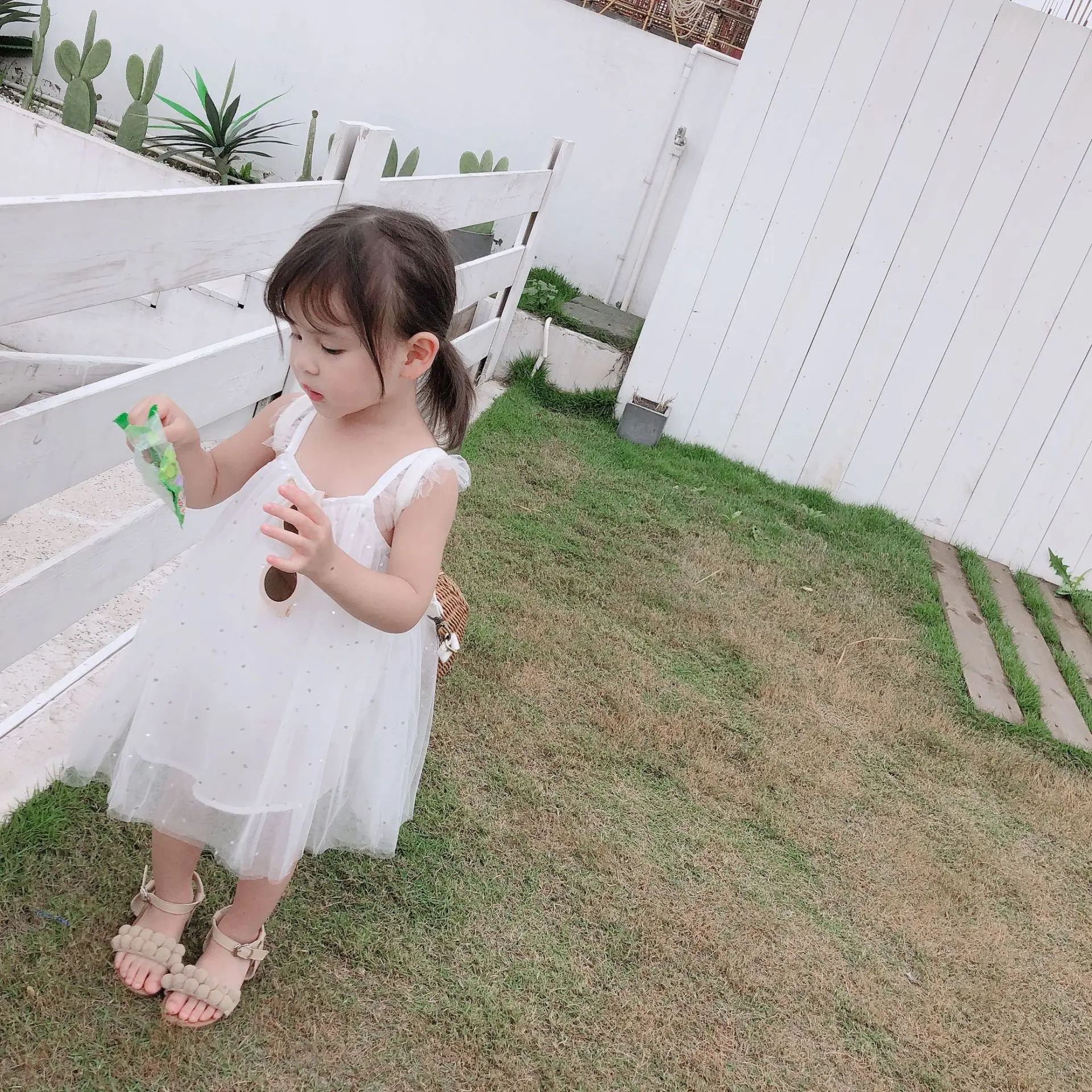 

2019 Summer New Children Korean Girl Pentagram Sparkling Small Flying Sleeve Dress Fluffy Princess Dress for Baby Girl Birthday