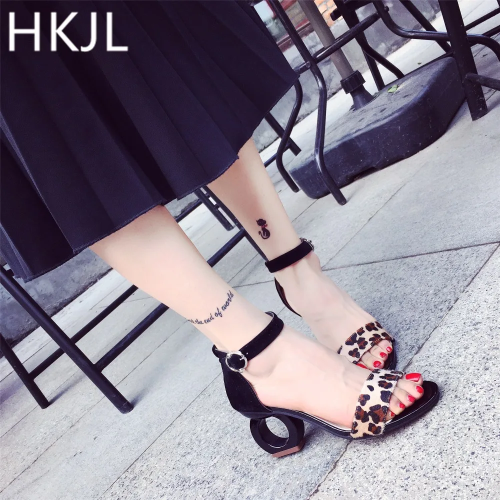 

HKJL New peep-toe sandals 2019 new women's summer sandals with matching color profile and one-button sandals A131