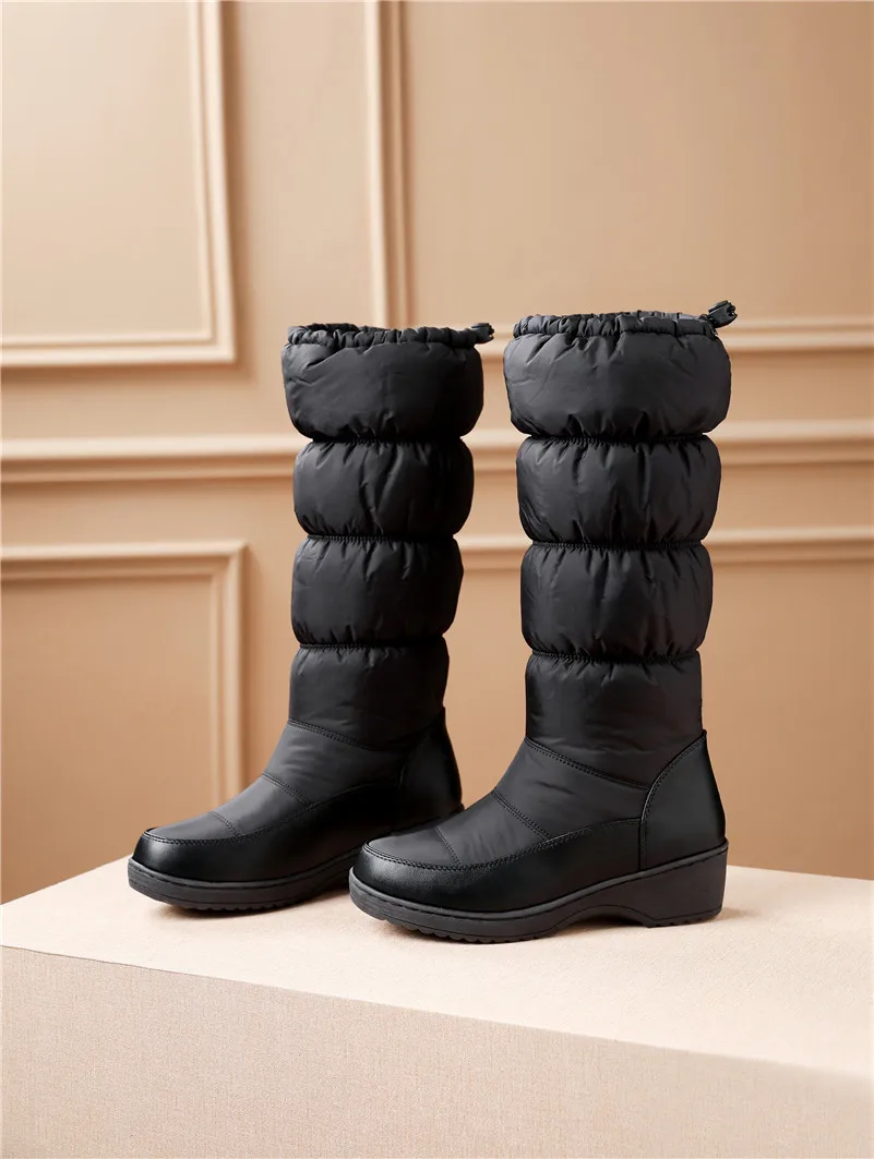 FEDONAS/ г. Новые модные зимние женские высокие сапоги из лакированной коровьей кожи женские сапоги до колена на молнии вечерняя обувь на высоком каблуке для женщин - Цвет: Черный