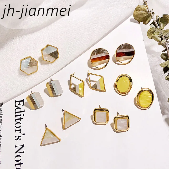 

2018 New Women's Earrings Geometric Acrylic Triangle Color Pattern Earrings