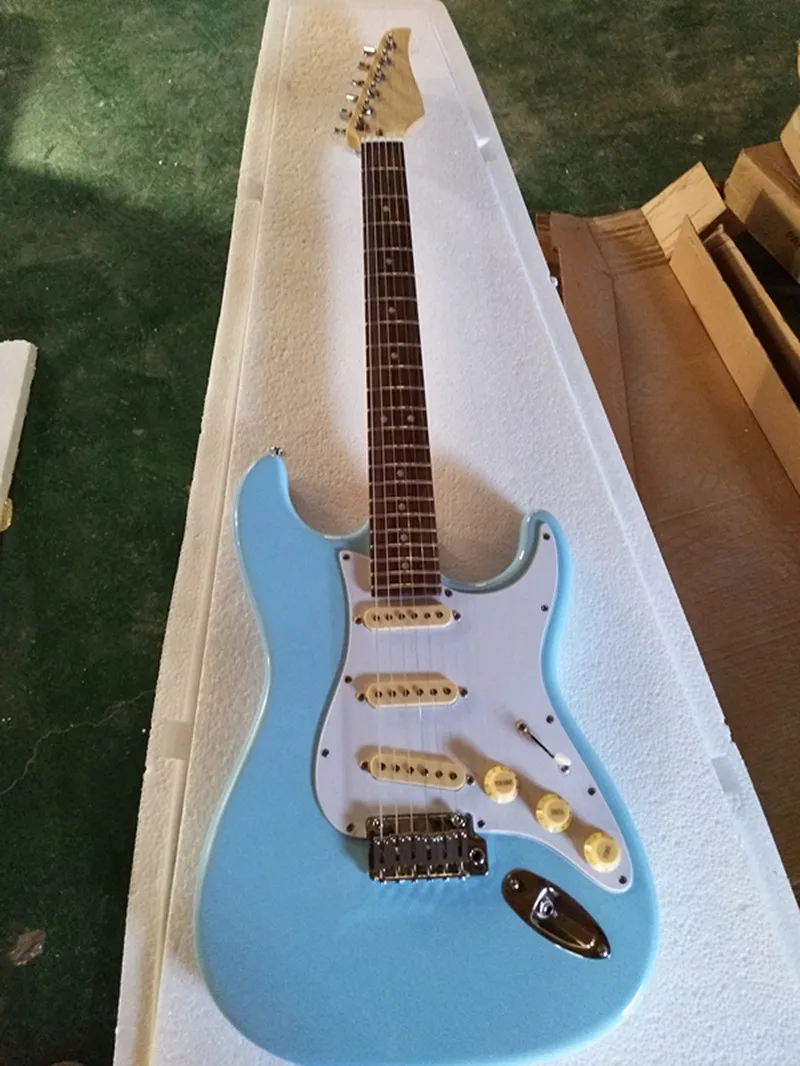 

high quality ST electric guitar trill electric guitar White panel with yellow pickup free delivery