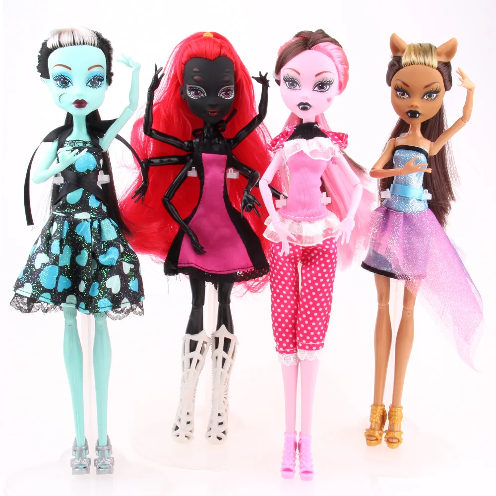 draculaura beach doll