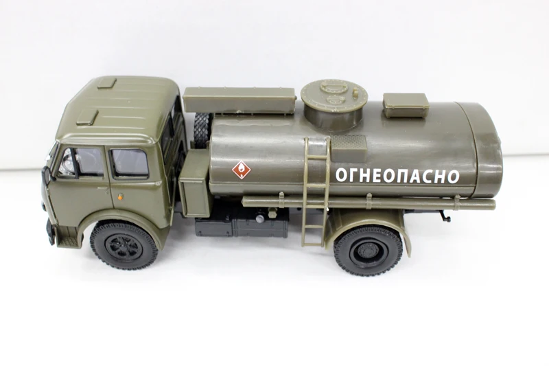 

Special Offer 1:43 Russian plastics AC 8 Model of tanker truck Semi-alloy Collection Model