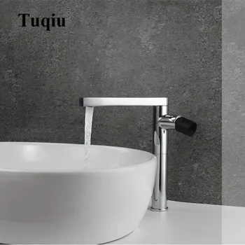 chrome brass single handle hot and cold 360 degree rotating bathroom basin faucet chrome brass single handle hot and cold 360 degree rotating bathroom basin faucet