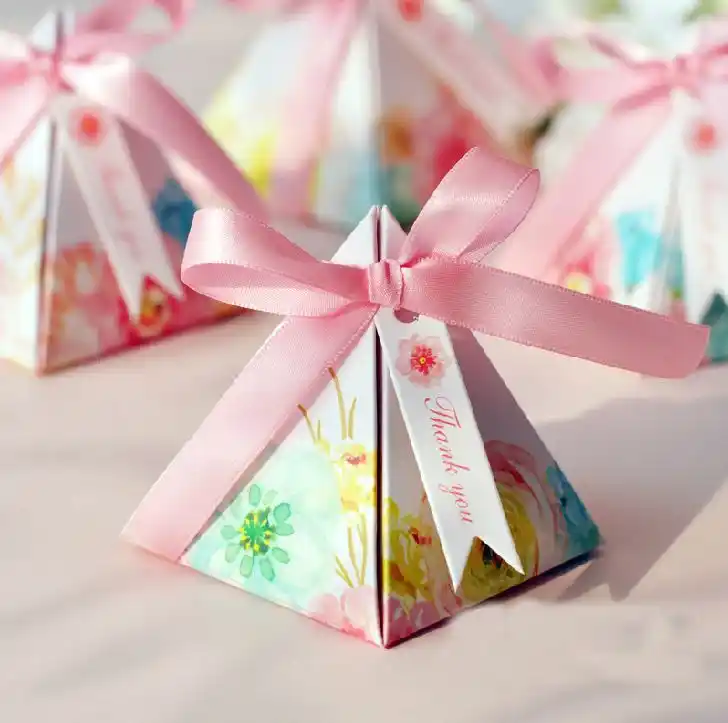 90 X Hot Sale Pink Floral Flower Printed Gift Box Triangular Pyramid Wedding Favors Candy Boxes Party Favors Box Giveaways Box