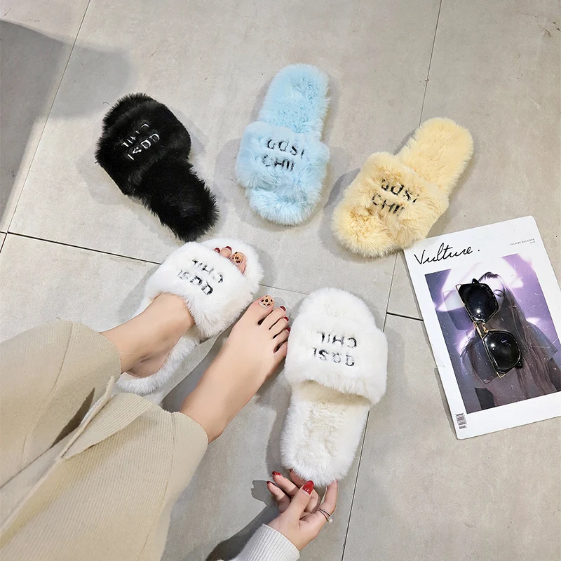 Известный дизайнер письмо вышивать меха Дамские тапочки на плоской подошве сандалии меховые вьетнамки женские удобные меховые шлепанцы домашняя обувь s323