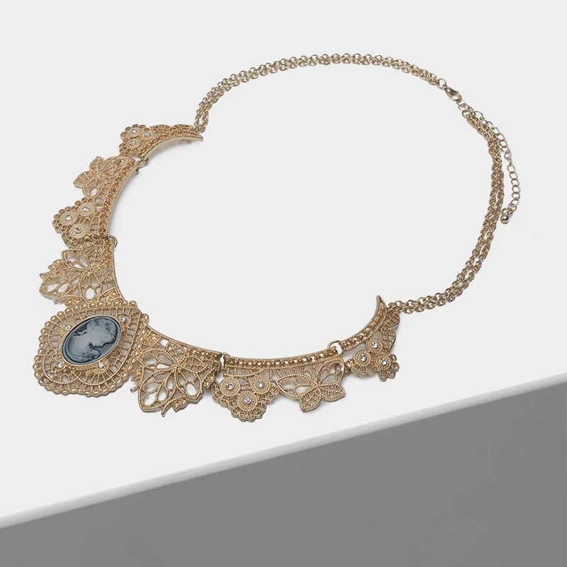 

Amorita boutique Elegant lady's necklace