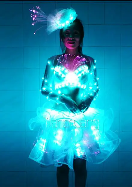 Танец светодиодов. Танцоры в светодиодах. Танец светодиодов. Танцевальное шоу идолов. Танец светодиод закат.