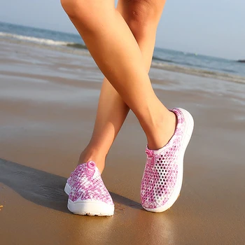 

New Summer Women's Sandals Non-slip Garden Sandals Drifting Beach Hole Shoes Women's Breathable Sandals