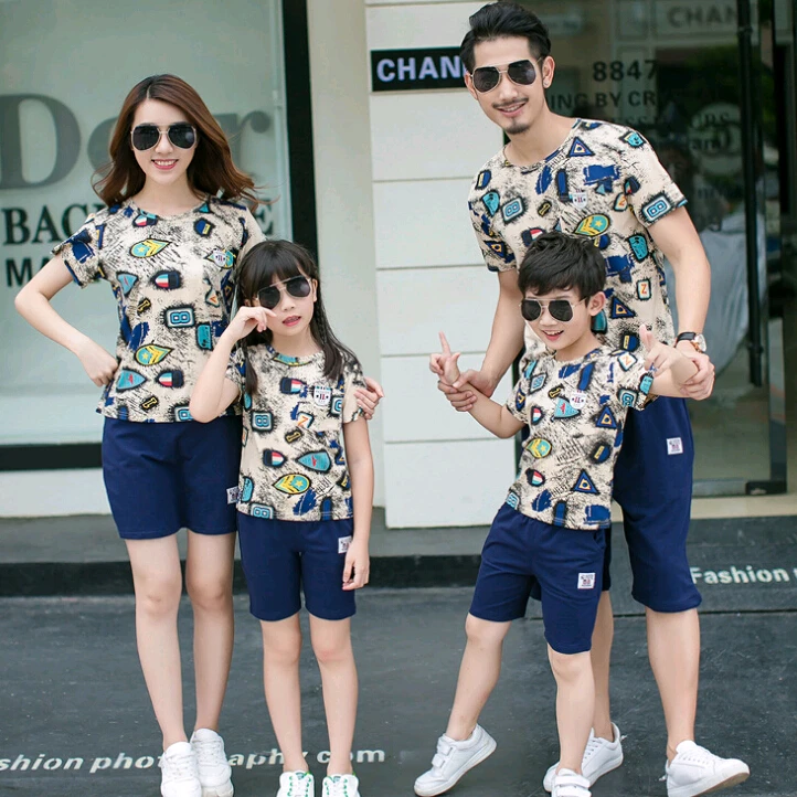 

Casual Family Matching Outfit Cotton T shirts+Shorts 2 pieces Mother Daughter Father Son Clothing Sets Family Style Set 3XL CY61