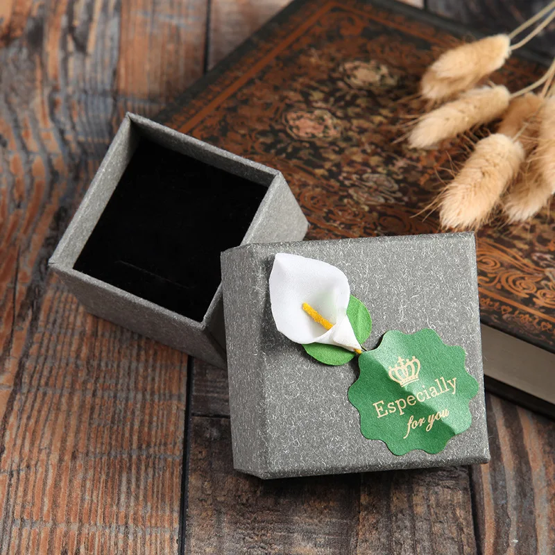 

New High Quality 5.5x5.5x3.5 cm Grey Kraft Paper Craft Jewelry Rings Boxes With Lily Flower Earring Ring Gift Box Cases