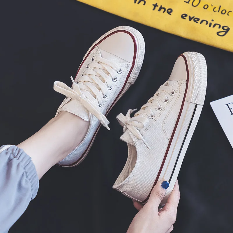 1970s Canvas Shoes in Spring and Summer