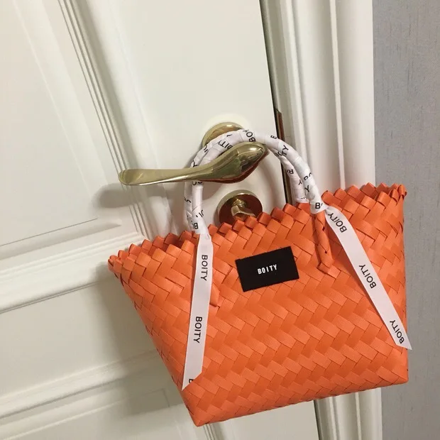 

2019 The New Hand-held Picnic Ins Fashion Hand-woven Shopping Basket To Buy Vegetables Blue Subnet Red Storage Blue Basket