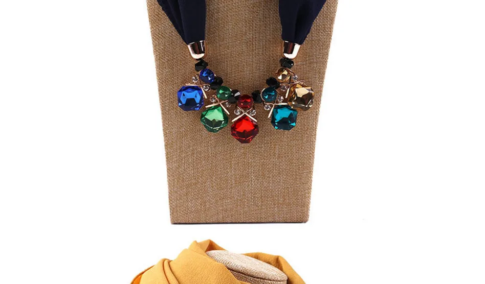 pendant-scarf_21