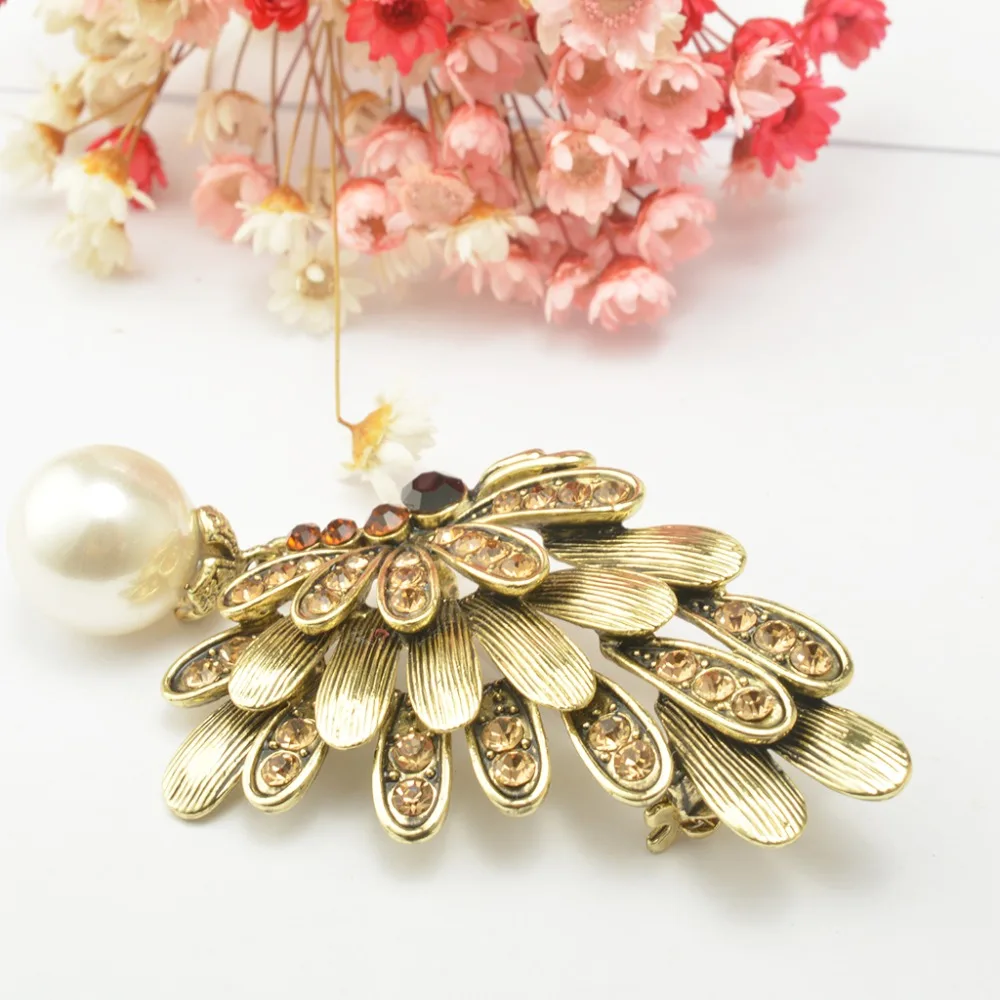 MZC-Antique-Crystal-Women-Butterlfy-Brooches-Hijab-Pins-Brosh-Collar-bts-Brooch-Acryl-Insect-broschen-Boutonniere (4)