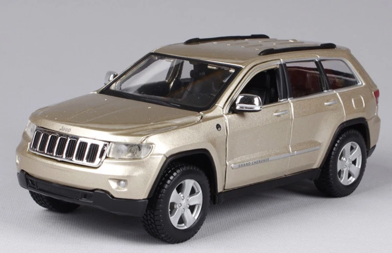 Детские игрушки Maisto 1/24 Литой Сплав 2011 Jeep Grand Cherokee золотой белый красный 1:24 Модель автомобиля игрушки для мальчиков подарок 3 цвета