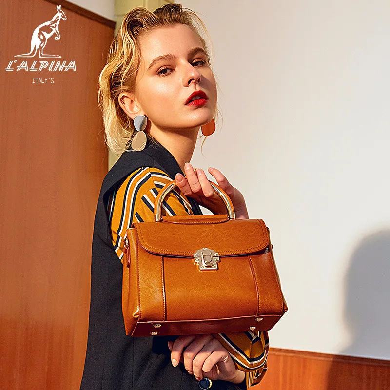 

2018 retro handbag oil wax leather shoulder Messenger bag fashion wild bag female