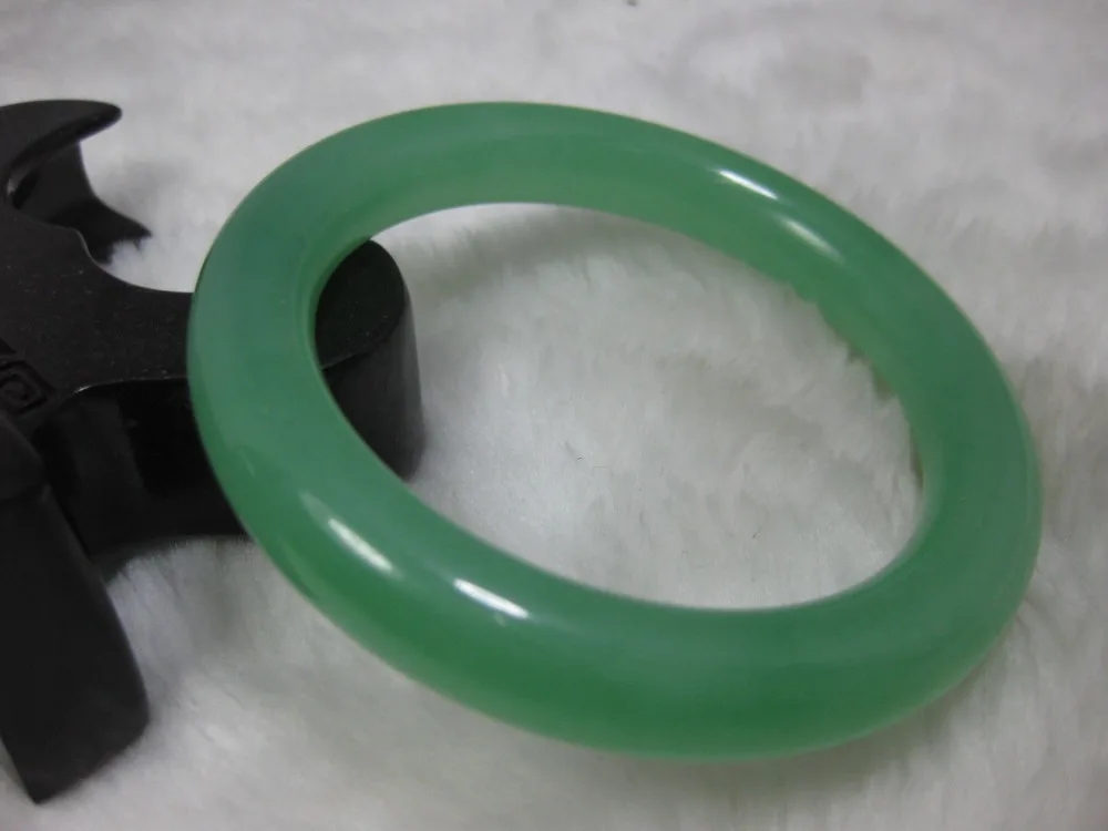 

2399 NATURE BEAUTIFUL GREEN JADE JADEITE BRACELET BANGLE
