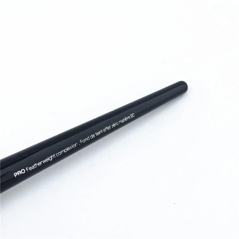 Sephora PRO Featherweight Complexion Brush #90 _ 4