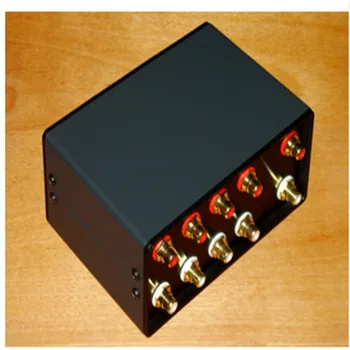 

NEW Mini Stereo 4-IN-1-OUT RCA Signal Input Audio Splitter/Switcher Volume Controle