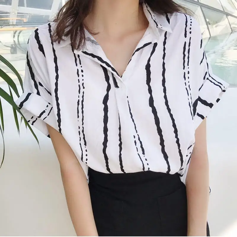 

Morrowwind Women Korean Style Short Sleeve V-Neck Striped Blouse Shirt Casual Summer Loose Hawaiian Shirt White Blue Blusa 2018