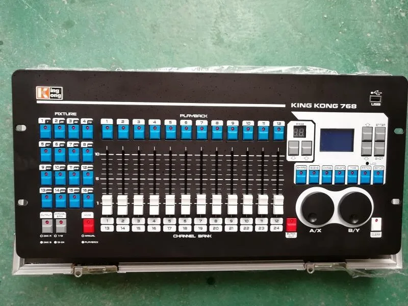

King Kong 768 console with flightcase shaking his head light control console led lamp King Kong console DMX512 dimming console
