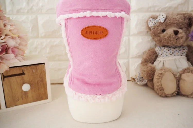 3305162286_834197500