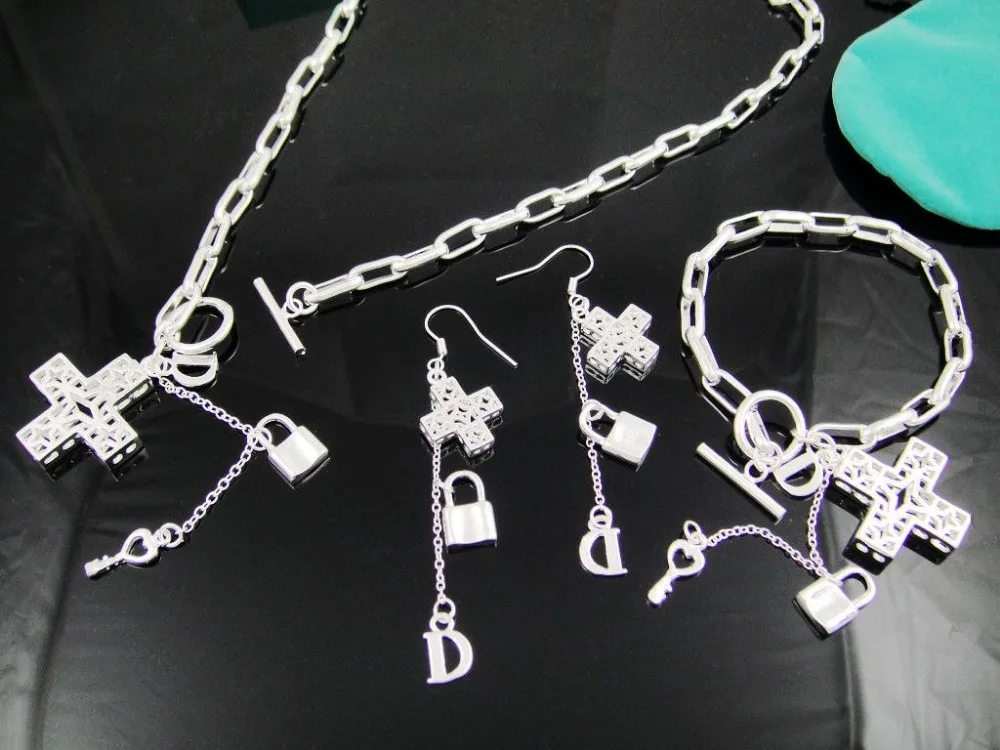 

Wholesale Fashion Jewelry Set,925 Stamped 925 Silver Necklace and Bracelet/Earrings Set . Nice Jewelry. Good 0S010