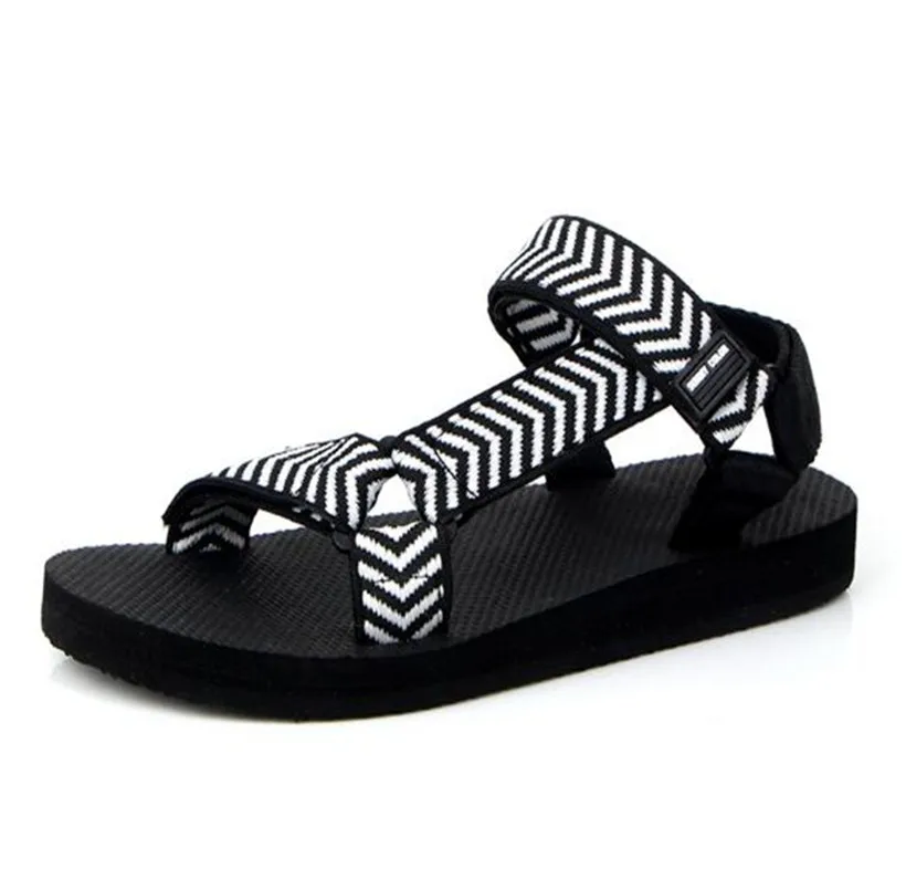

Sandals Men Summer 2019 New Beach shoes Anti-slip Trend Student Youth Leisure Vietnam Sandals