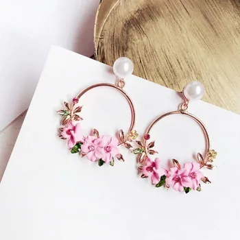 

Dominated 2019 New Creative Individual Colored Crystal Flower Women Drop earrings Simple metal geometry long pearl earrings