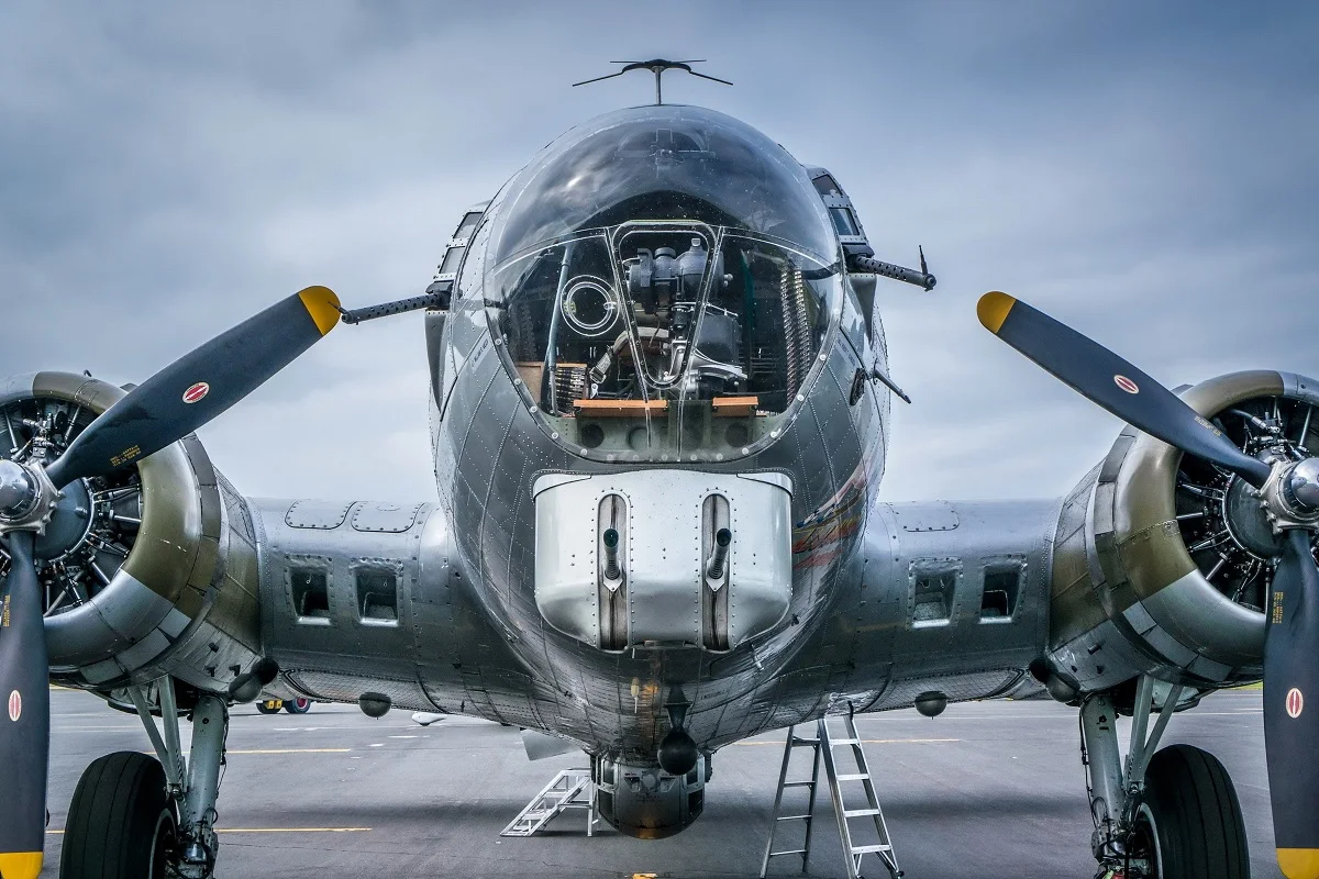 Военный автомобиль летательный аппарат Боинг B 17 PQX433 тканевый плакат с