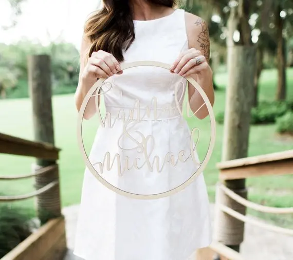 

Wooden Round Cut Custom Name Wood Sign Monogram Birthday Gift Personalized Mr & Mrs Wall Sign Baby Shower Wedding Photo Props