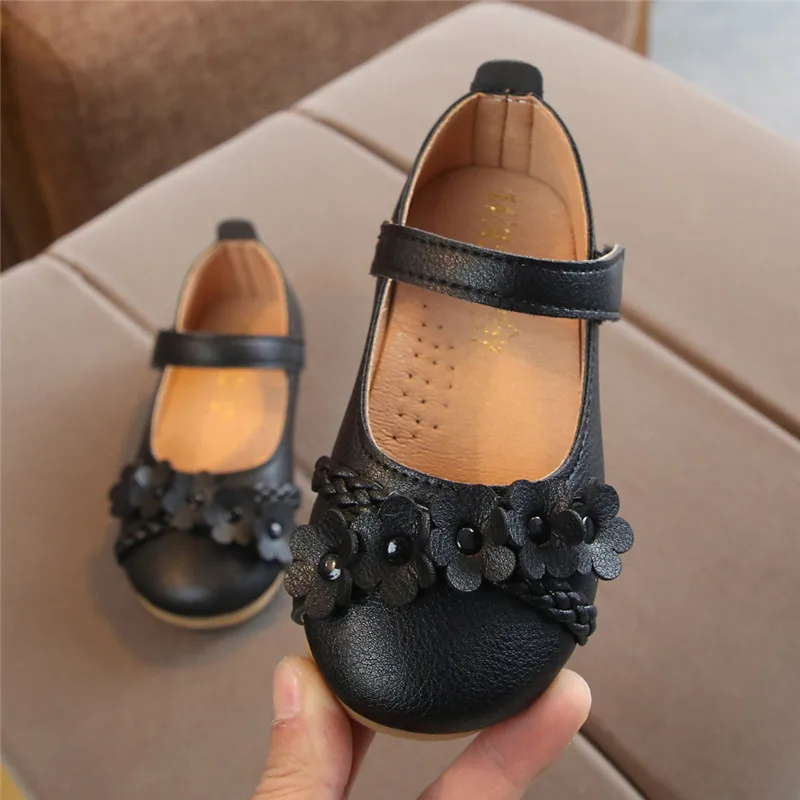 Сандалии для маленьких девочек; тканые туфли принцессы с цветочным узором; тонкие туфли на мягкой подошве; красивая обувь для девочек; обувь из искусственной кожи на липучке