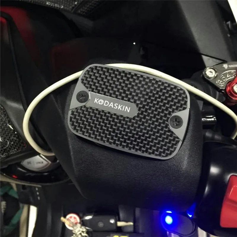 Motorcycle CNC-Carbon Brake Fluid Reservoir Cap Cover for Yamaha TMAX530 TMAX500 08-17 cnc motorcycle front brake fluid reservoir cap cover for yamaha t max 530 500 tmax530 xp530 2012 2016 tmax500 xp500 2008 2011