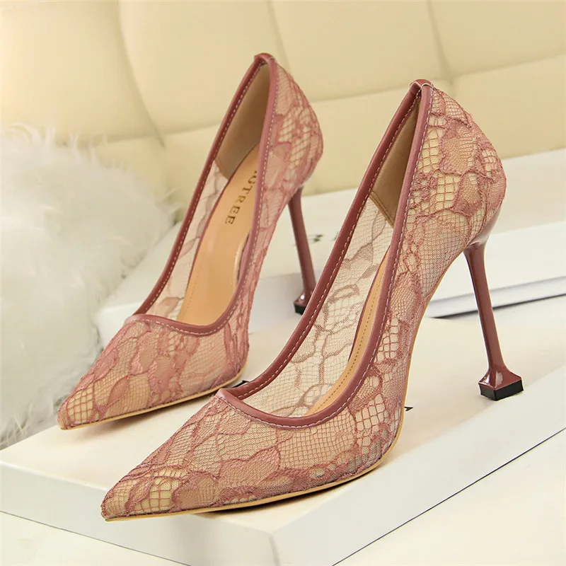 

Women's Sexy Black Mesh Lace Party Shoes 2019 Pointed Cut-Outs Fashion Women Pumps Shallow High Heels Office Shoes Woman Silver