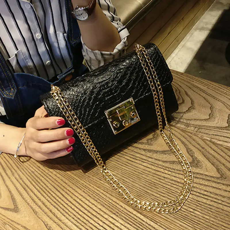 shoulder bag gold chain