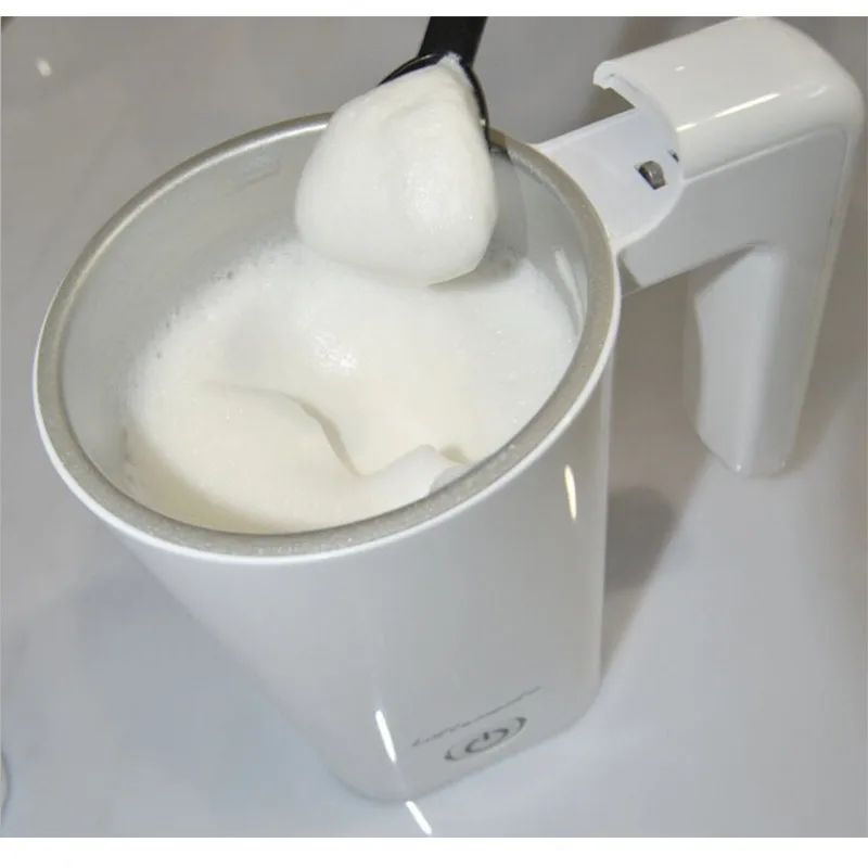 что будет если взбить молоко. взбитое молоко. техника взбивания молока для кофе. взбитые яйца с молоком. что будет если взбить молоко.