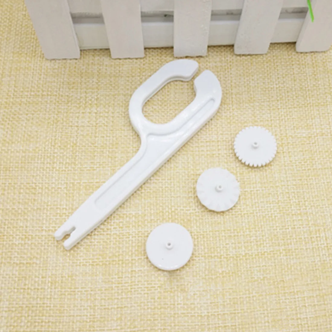 

3 Wheel Fondant Embosser Cutter Cake Decorating Tool Making Wheel Embosser Cutter Tool Pastry Round Pad Lace Cutter Knife Baking