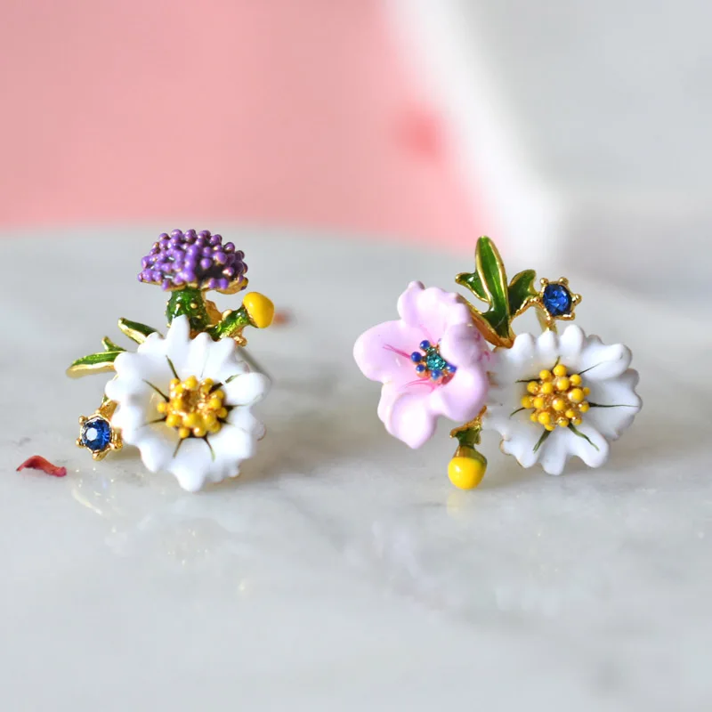 

Europe and America Trendy Jewelry Enamel Glaze Red Daisy Flower Asymmetric Women Stud Earrings