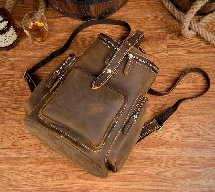 Vorderansicht des Woosir Crazy Horse Echtleder-Herrenrucksacks Vintage