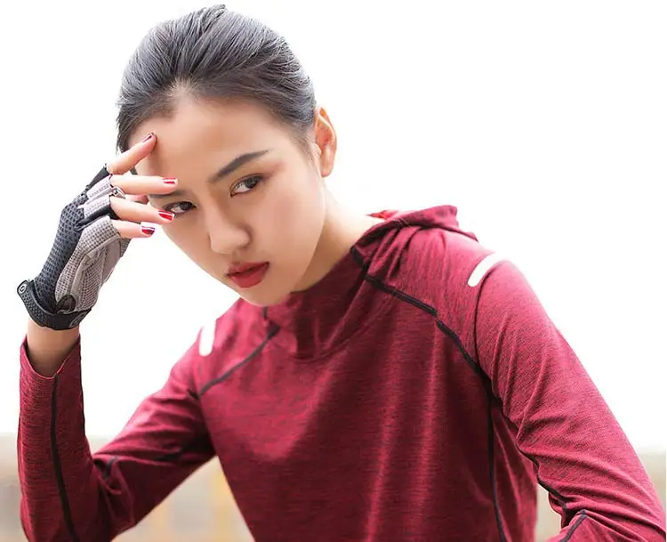 Women-Running-Shirt-Hooded_01