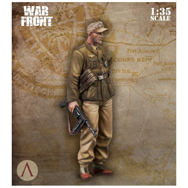 1:35 Resin kit  standing German soldier 3